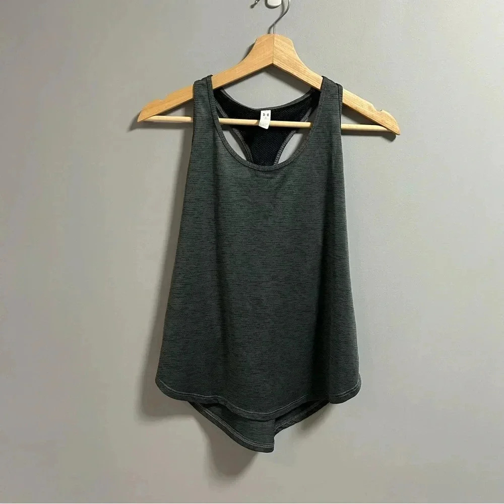 Under Armour Tank - Picture 1 of 3